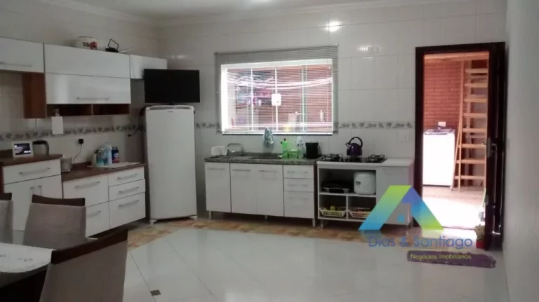 Imagem DIADEMA Sobrado recém reformada, 125M², edícula, 3 dormitórios, 4 vagas, ótima localização e valor