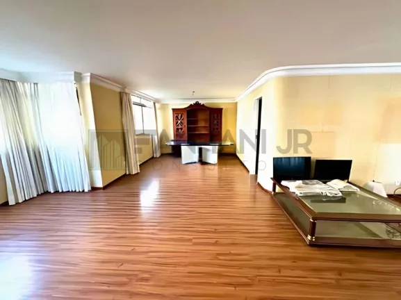 Imagem Apartamento para modernização no Jardim Paulista: 3 Quartos, 1 Suíte, 3 Salas, 3 Banheiros, 2 Vagas, 210m². Venha Conhecer!