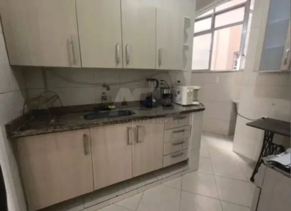 Imagem Apartamento à venda em Copacabana, com 85m2, 2 quartos + Dependências.