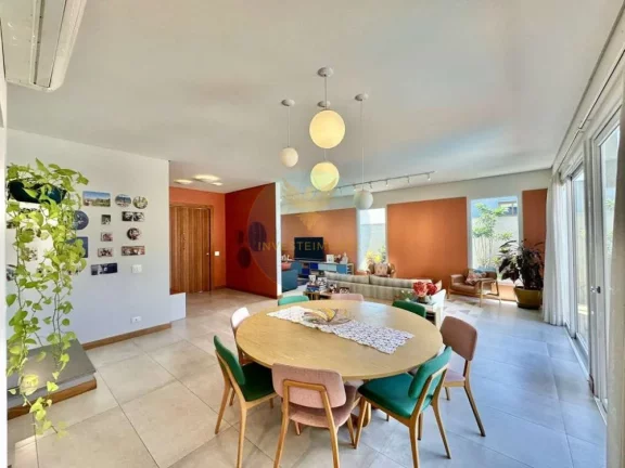 Imagem Casa em Condomínio a Venda no bairro Granja Viana - Carapicuíba, SP