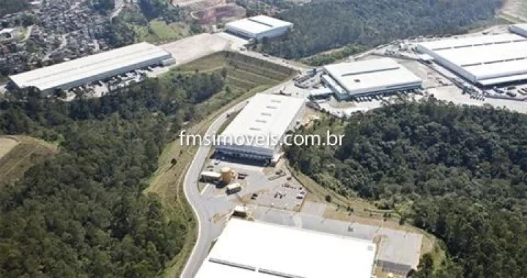 Imagem Galpão Industrial para Locação em Embu das Artes-SP, Bairro Jardim Magaly: 5 Salas, 50 Banheiros, 40 Vagas de Garagem, 45.500m² de Área.