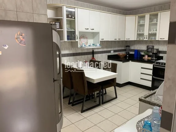 Imagem Charmoso Sobrado Geminado: 3 Quartos, 1 Banheiro + Lavabo, 2 Vagas, 115 m² com Energia Solar, Ar Condicionado e Ótima Localização Próxima à Av. São João!