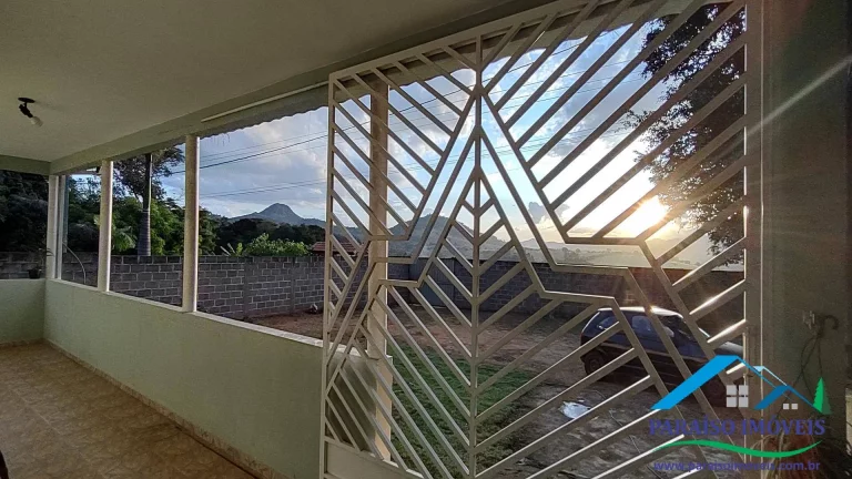 Imagem Oportunidade Imperdível: Casa Toda Avarandada à Venda!