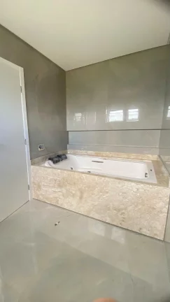 Imagem Casa nova no Condomínio Caledônia com 4 suítes e 4 vagas de garagem em Camboriú SC