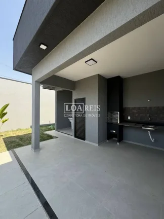 Imagem Casa térrea 3 dormitórios sendo 1 suíte com quintal espaçoso