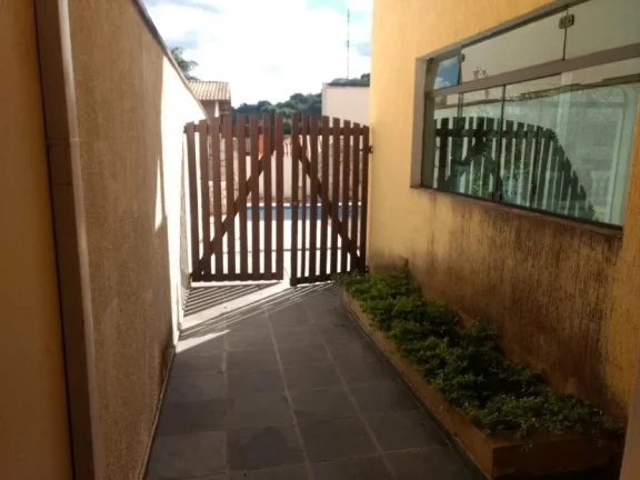 Imagem Sobrado para Venda por R$1.000.000,00 com 350m², 3 dormitórios e 1 suite - Centro, Cotia / SP - Cód. BDI24820