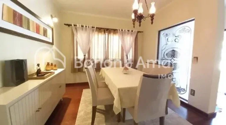 Imagem Chácara em excelente localização, rodeada por muito verde, em um terreno de 2.000 m² e área con...