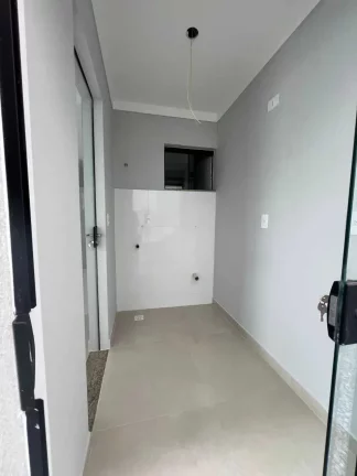 Imagem Apartamento com 2 dormitórios 1 suíte e 1 vaga de garagem no Itacolomi a 300 metros da praia