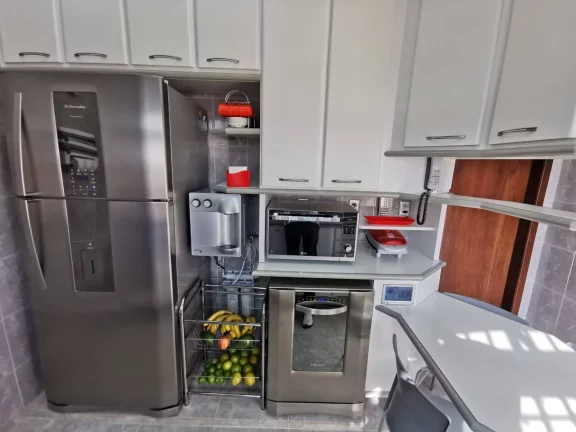 Imagem Sobrado 250 m² 3 Dormitórios sendo 2 Suítes Porteira Fechada