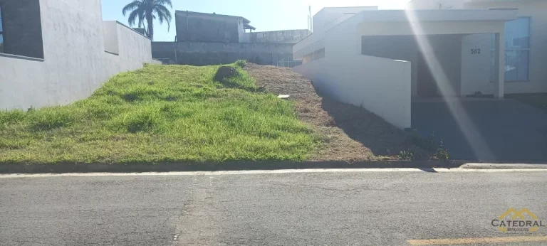Imagem Terreno no condomínio Chacur à venda em Várzea Paulista - SP