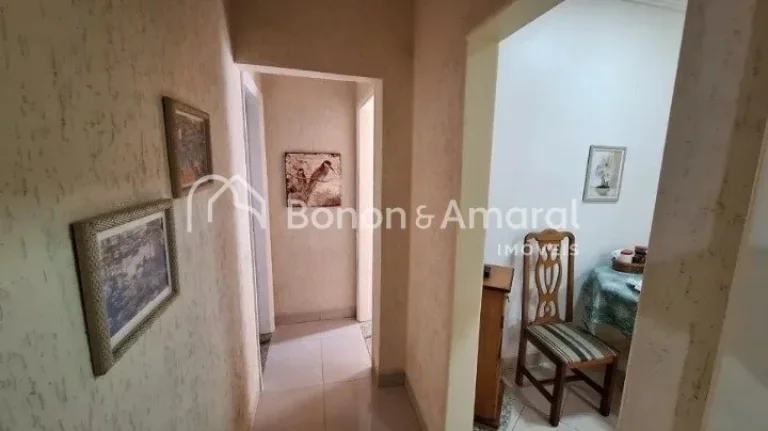Imagem Casa térrea à venda no Parque Taquaral. O imóvel conta com 3 quartos, 2 banheiros, sala, copa, co...
