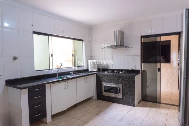 Imagem ? Casa Escriturada no Setor Leste do Gama - Rua Principal!

Excelente oportunidade para moradia ou i...