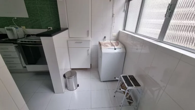 Imagem PITANGUEIRAS- CALÇADÃO TOTALMENTE REFORMADO E DECORADO , GARAGEM NO PRÉDIO.