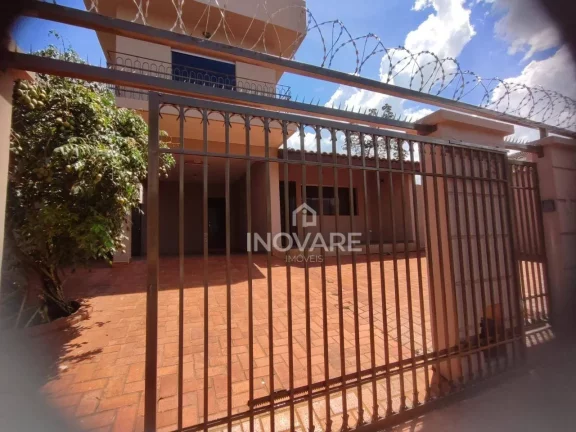 Imagem Casa com 3 dormitórios para alugar por R$ 3.900,00/mês - Setor Central - Itumbiara/GO