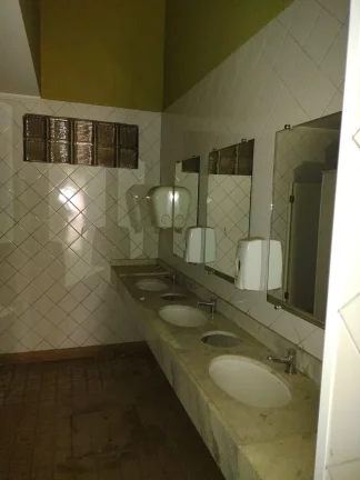 Imagem Loja com 350m2 para alugar em avenida movimentada no Embaré, Santos