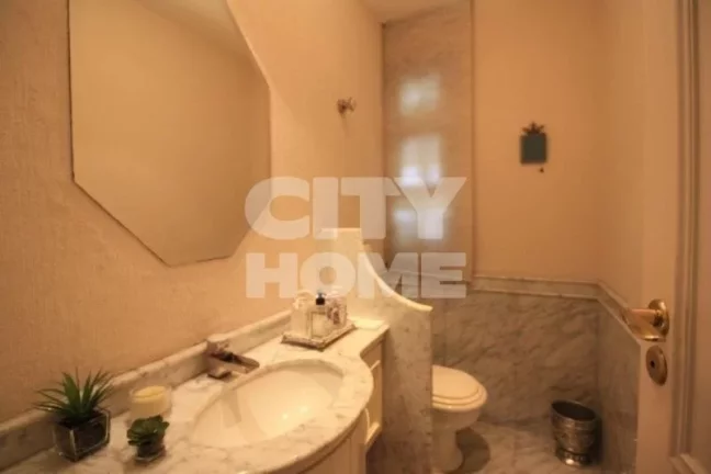 Imagem Casa espaçosa e segura, em condomínio com 07 casas! Situada em bela Praça, no ponto mais tranquil...