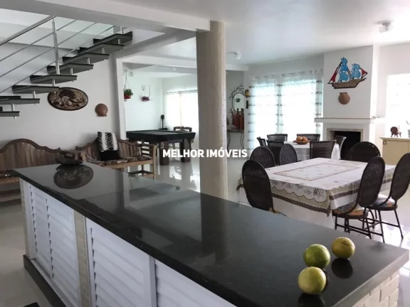 Imagem Casa mobiliada, decorada à venda com 06 suítes, piscina localizada na Quadra Mar na Praia do Estaleiro em Balneário Camboriú.