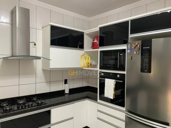 Imagem GH1966

Sobrado com 3 quartos no Jardim Bela Vista, em terreno com 204m² com 148m² de área constr...