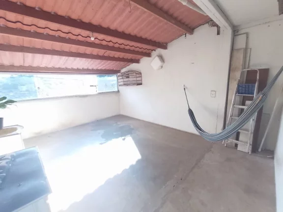 Imagem Descubra o conforto e a praticidade de viver no bairro Zilah Spósito, em Belo Horizonte! Esta casa encantadora oferece 200m² de área útil, distribuídos em ambientes amplos e bem iluminados, perfeitos