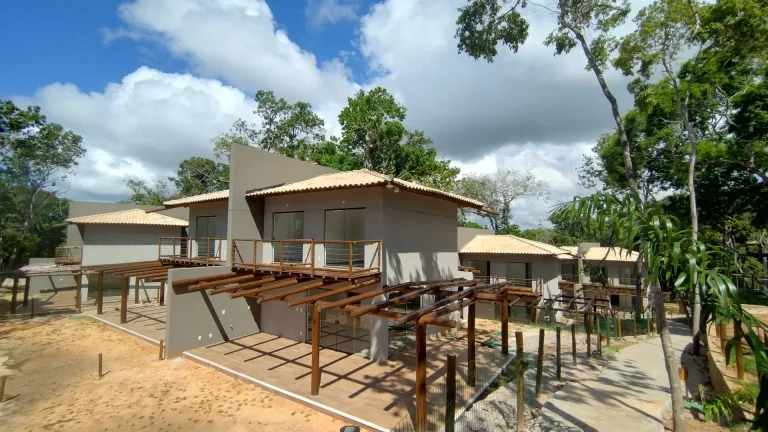 Imagem Casa em Condomínio à venda em Praia do Forte, Mata de São João - Churrasqueira, Piscina e Quadra de Tênis