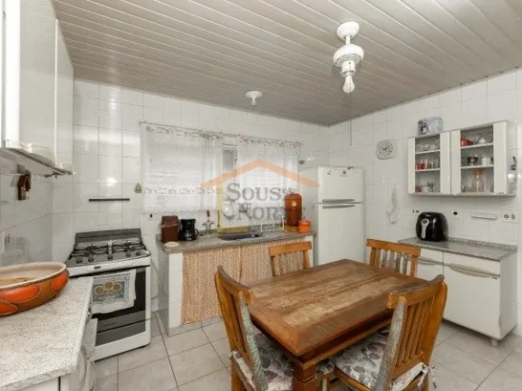 Imagem Casa Térrea, 104m², 8 dormitórios, sendo 2 suítes, 6 banheiros e 1 vaga de garagem. 

O imóvel ...