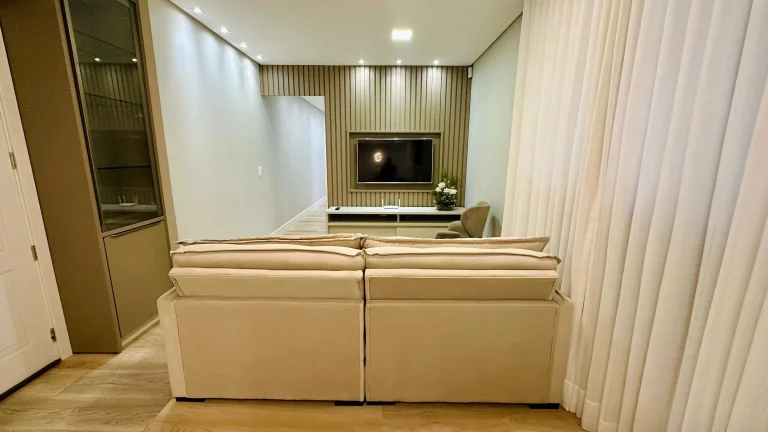 Imagem Apartamento com 2 dormitórios sendo 1 suíte e 1 vaga de garagem em Governador Celso Ramos/SC