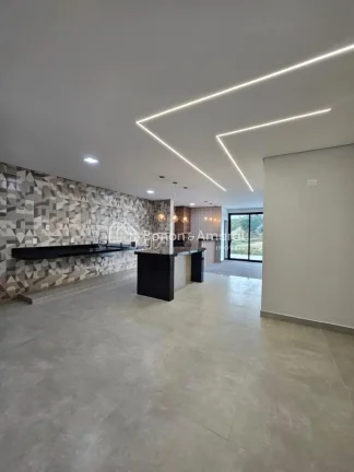 Imagem Moderna e recém-construída, esta casa térrea oferece conforto e elegância em cada detalhe. Com p...