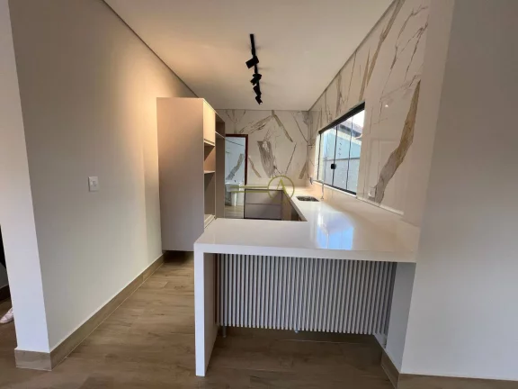 Imagem Casa térrea reformada a venda 300 metros da praia 3 suítes B. Oásis Peruíbe