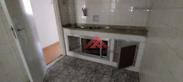 Imagem Apartamento em local previlegiado em icarai,a 40metros da praia,composto de sala 02 quartos,wc social,cozinha,area de serviço,e dependencias completas