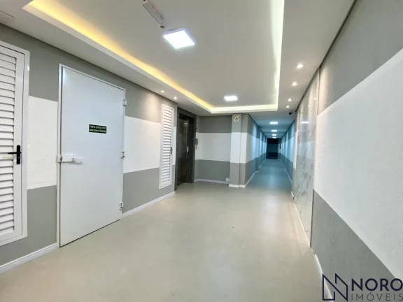 Apartamento 1 Dormitório, sacada com churrasqueira e garagem coberta.