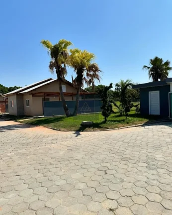 Imagem Casa em Condomínio Fechado na Praia de Barra Velha/SC - 2 quartos. 1 suíte. 2 vagas. 39 m².