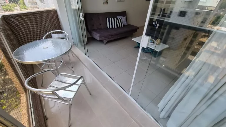 Imagem MARAVILHOSO APARTAMENTO NA PRAIA DE PITANGUEIRAS, 3 DORM. SENDO 1 SUÍTES, 1 VAGA DE GARAGEM, TOTALMENTE REFORMADO.