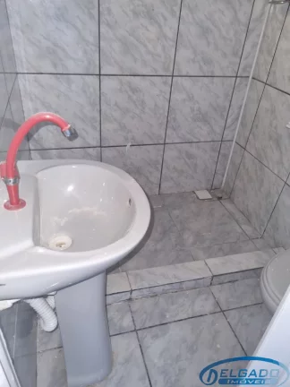 Imagem DELGADO aluga CASA em NOVA CIDADE, Itaborai, com 1 QUARTO, dependências e GARAGEM.