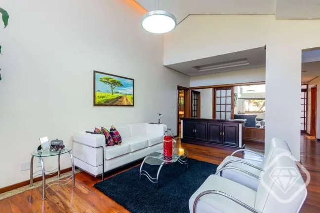 Imagem Casa ampla na Tristeza com terreno generoso e duas construções independentes.

Esta propriedade of...