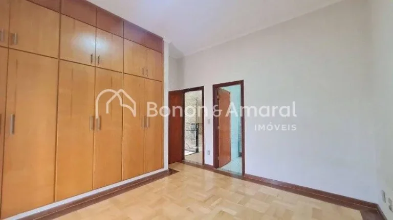 Imagem Lindo e espaÃ§oso sobrado com uma Ã¡rea total construÃ­da de 414 mÂ² em um terreno de 623mÂ², esse Ã...