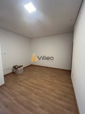 Imagem Descubra o equilíbrio perfeito entre modernidade, conforto e segurança nesta belíssima casa térr...