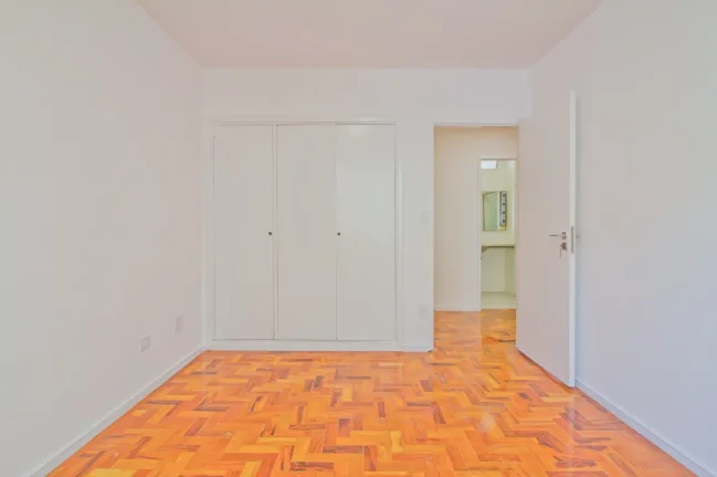 Imagem Apartamento 134M² Reformado, 3Q, 1 Suíte, 2 Banheiros, 1 Vaga, Banheira.