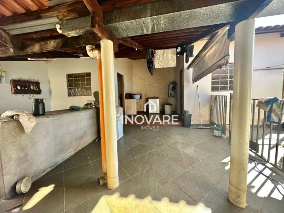 Imagem Casa com 3 dormitórios, 220 m² - venda por R$ 350.000,00 ou aluguel por R$ 2.500,00/mês - Alvorada - Araporã/MG