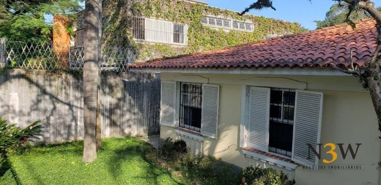 Imagem Casa térrea à venda no Alto de Pinheiros São Paulo SP com 3 dormitórios, 1 suíte, 4 vagas de garagem e 330m² na Rua Barajuba.