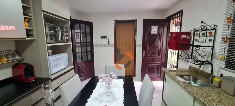 Imagem (Venda) Casa com 4 dormitórios - Caonze - Nova Iguaçu/RJ