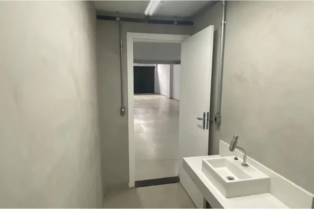 Imagem Salão Comercial Reformado na Lapa – Espaço Amplo, Versátil e Pronto para Sua Empresa!
