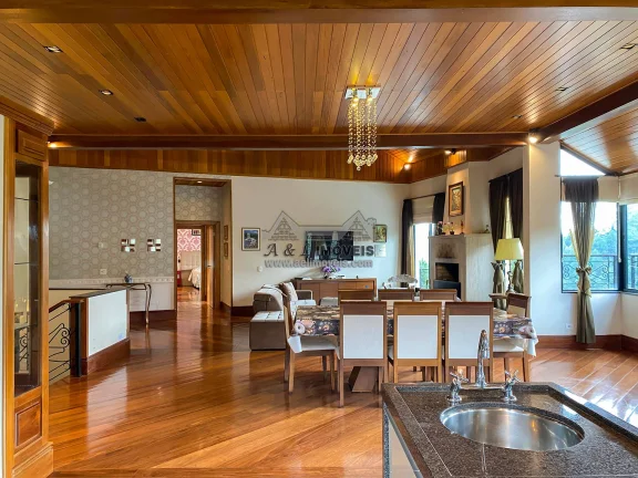 Imagem Casa à venda em Campos do Jordão – Com 5 suítes no Alto do Capivari