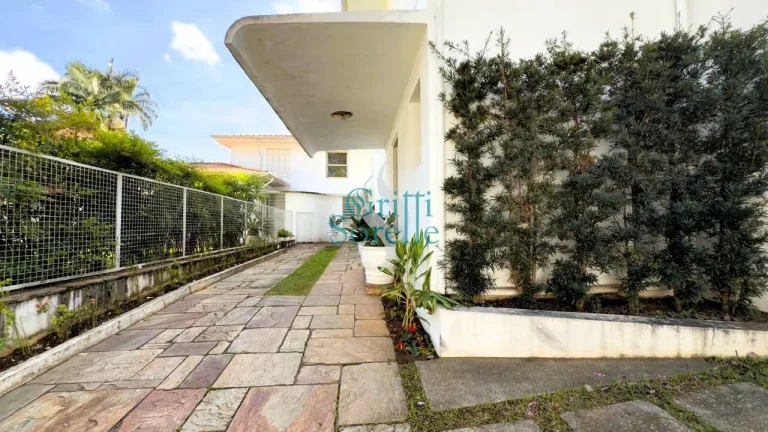 Imagem Casa de Vila Fechada em Pacaembu - São Paulo/SP.