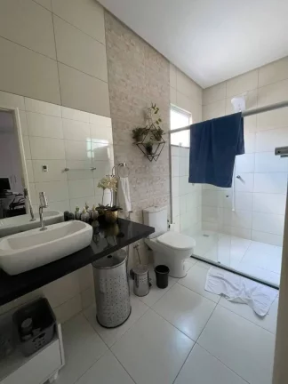 Imagem Casa no Aeroporto: 3 Quartos, 2 Suítes, 230m² e 3 Vagas de Garagem - Confira!