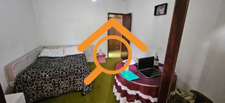 Imagem Casa Comercial para Locação em Interlagos, São Paulo - 2 Quartos, 1 Sala, 2 Banheiros, 4 Vagas de Garagem - 175m²