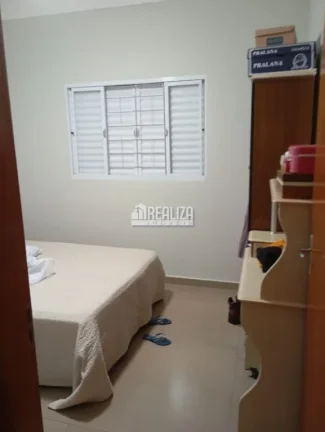 Imagem Casa à venda no Parque das Flores, em Aramina: 2 dormitórios, piscina e varanda gourmet