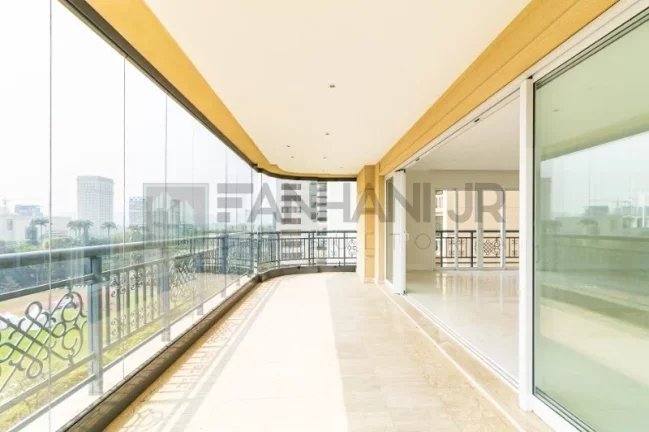 Imagem Venha se surpreender com essa incrível residência de luxo! Com 3 suítes espaçosas, sendo a suíte do casal com 2 banheiros, você terá todo o conforto