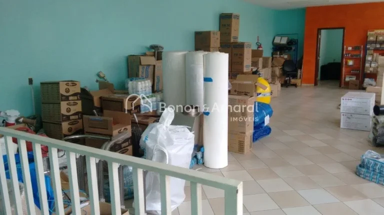 Imagem Excelente oportunidade para seu negócio! Barracão com 250 m², distribuído em dois andares, local...
