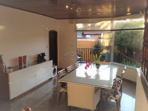 Imagem Sobrado com 383 metros quadrados de área útil, com 3 dormitórios sendo 3 suítes, 1 suíte com cl...