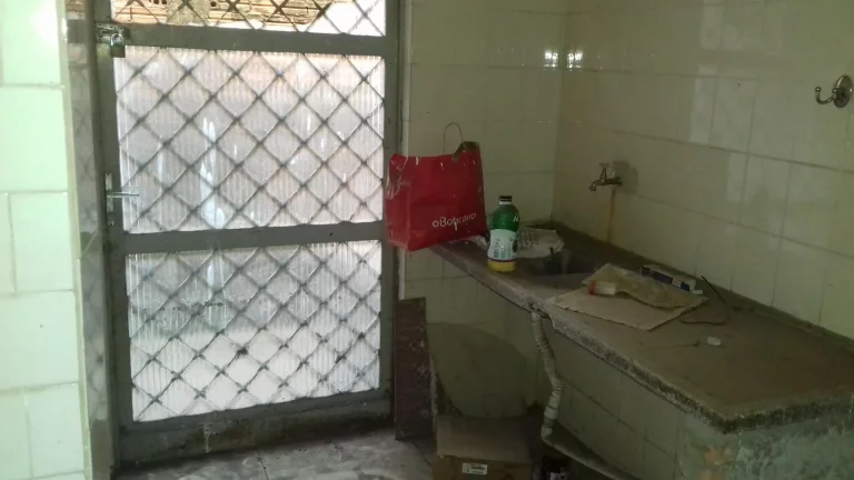 Imagem Salão comercial, com mezanino, escritório com 03 salas, 02 banheiro e cozinha.Excelente localizaç...